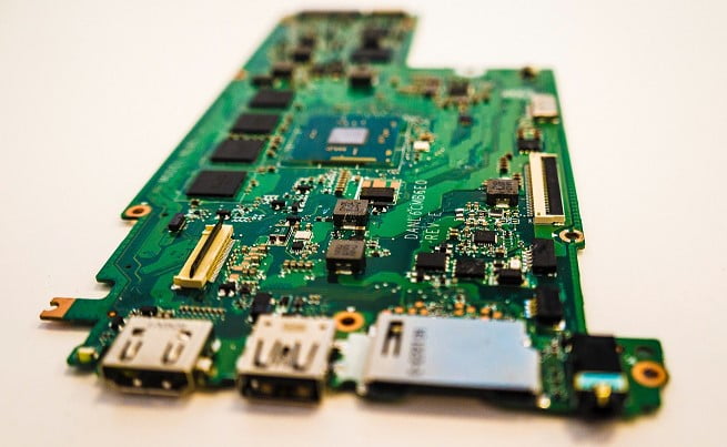 Bir devre kartının yakın çekimi